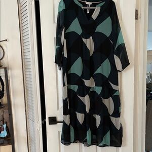 Classy chiffon tiered Multicolor Geometric Dress like new!